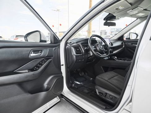Used 2024 Nissan Rogue SV FWD image 16