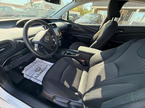 Used 2021 Toyota Prius LE FWD image 24