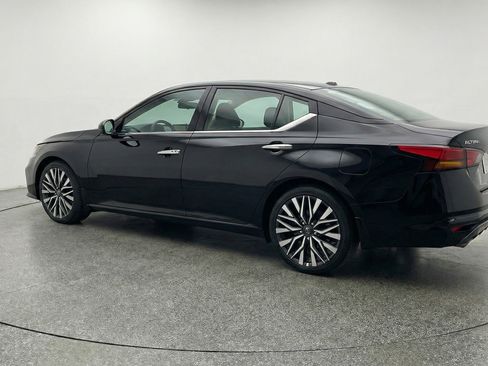 Used 2025 Nissan Altima 2.5 SV image 6