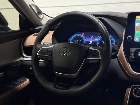 Used 2024 Toyota Grand Highlander AWD image 23