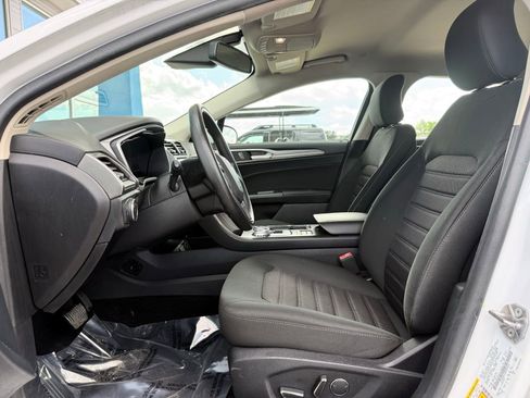 Used 2019 Ford Fusion SE FWD image 12