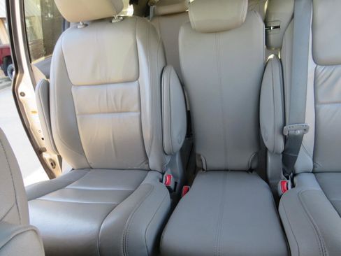 Used 2018 Toyota Sienna XLE image 35