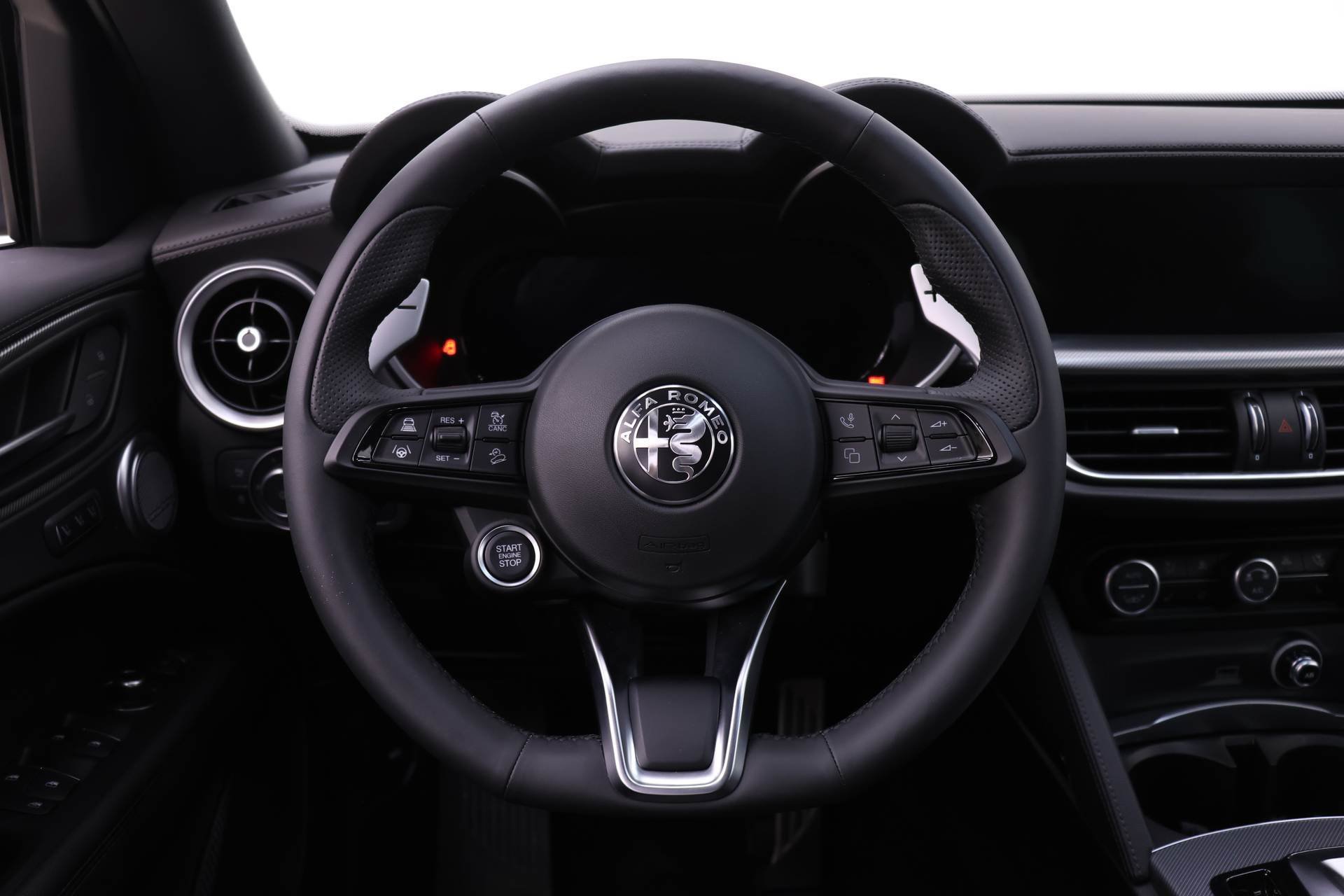 New 2025 Alfa Romeo Stelvio Sprint AWD/4WD image 16