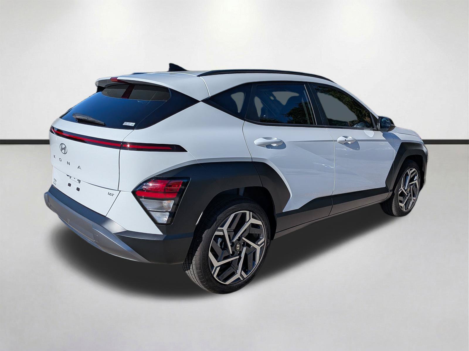 Used 2026 Hyundai Kona SEL Premium FWD image 4