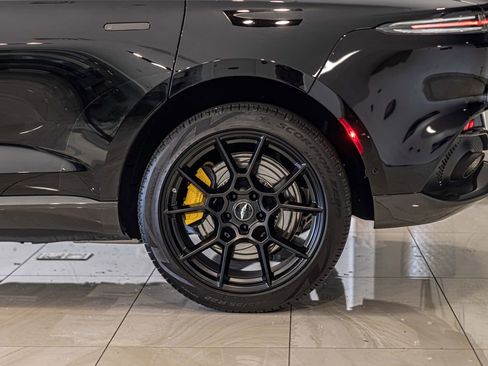 Used 2021 Aston Martin DBX AWD/4WD image 7
