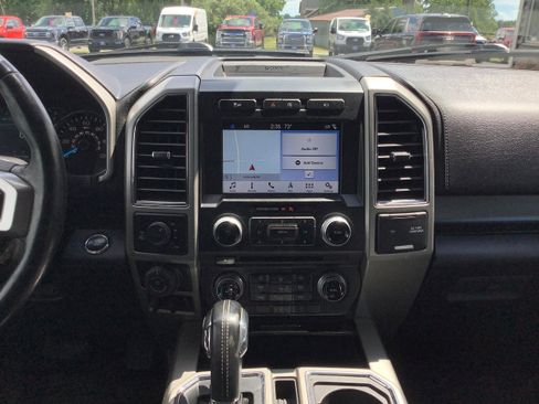 Used 2017 Ford F150 Lariat w/ Equipment Group 502A Luxury AWD/4WD image 8