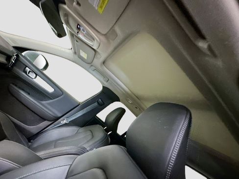 Used 2025 Volvo XC40 B5 Core image 26