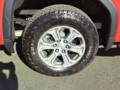 Used 2024 GMC Sierra 1500 SLE w/ Preferred Package image 5