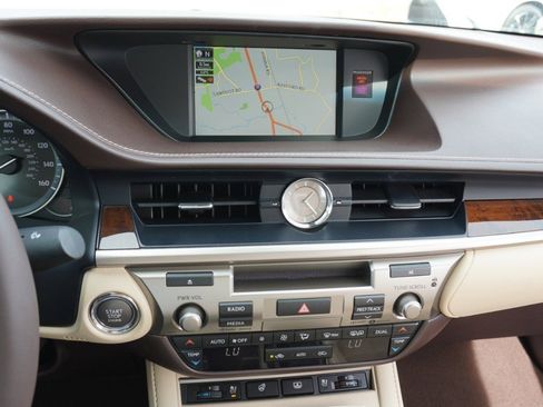 Used 2017 Lexus ES 350 w/ Luxury Package image 16