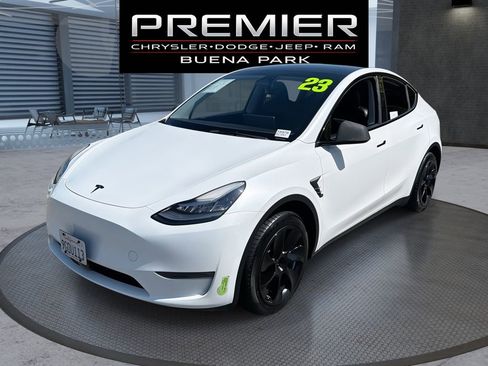 Used 2023 Tesla Model Y Long Range AWD/4WD image 1