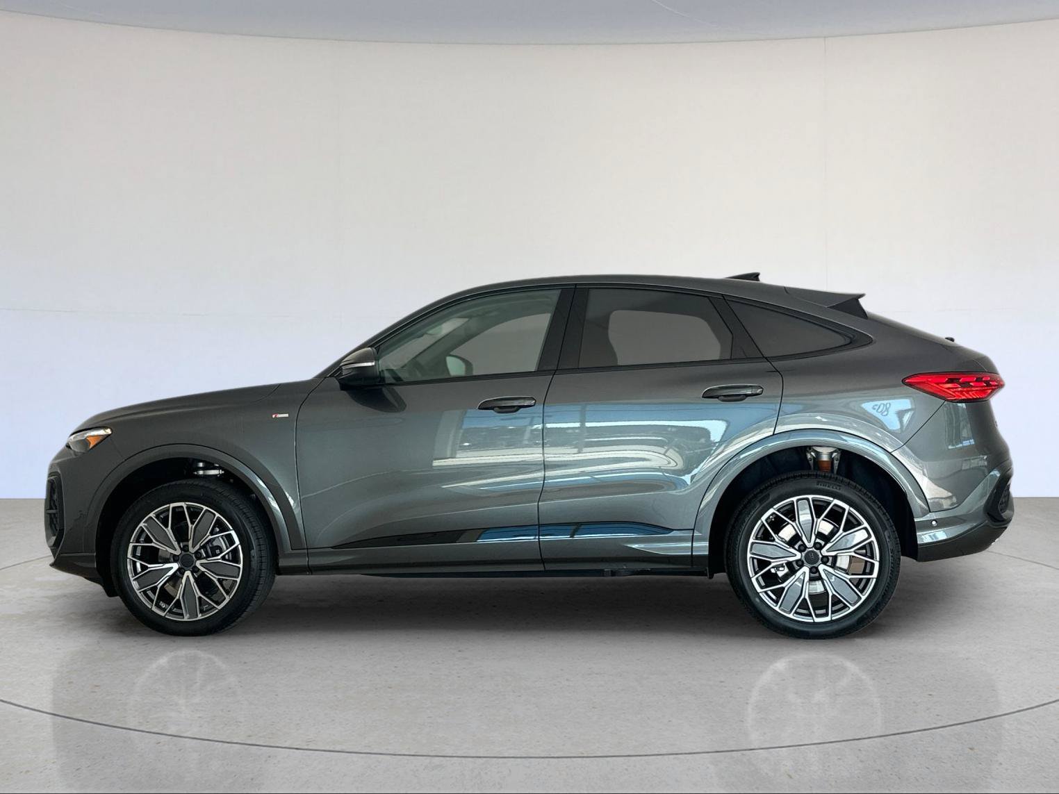 New 2026 Audi Q5 Premium Plus AWD/4WD image 3