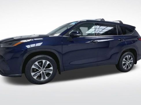 Used 2022 Toyota Highlander XLE AWD/4WD image 21