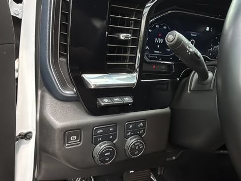 Used 2024 Chevrolet Silverado 2500 High Country w/ High Country Premium Package AWD/4WD image 22
