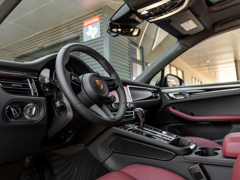 New 2026 Porsche Macan S image 4