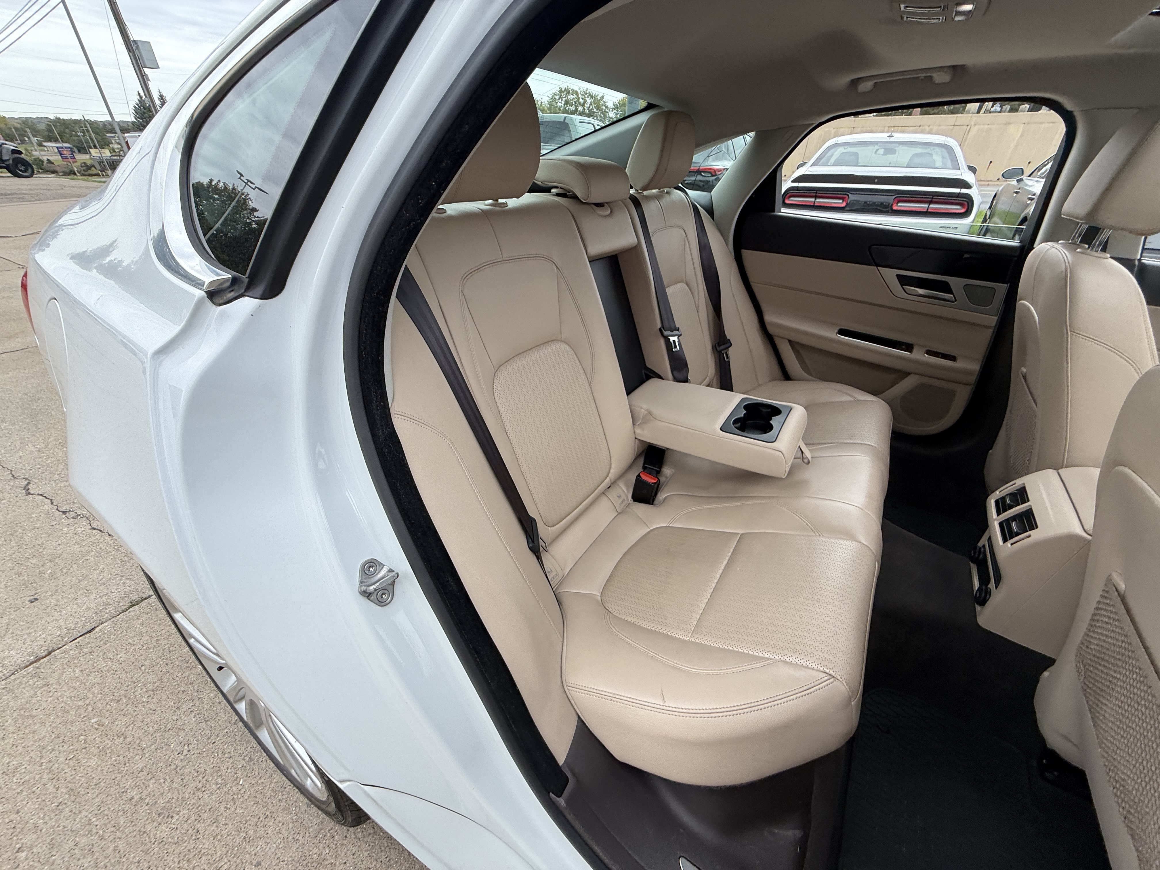 Used 2017 Jaguar XF Prestige AWD/4WD image 21
