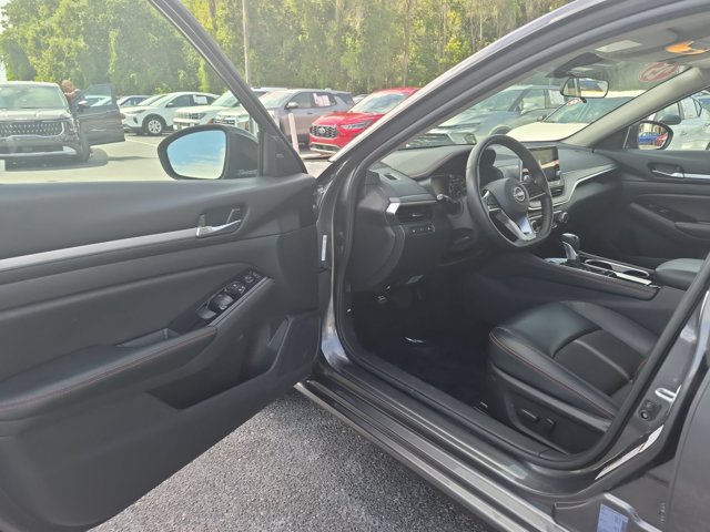 Used 2025 Nissan Altima 2.5 SR FWD image 11