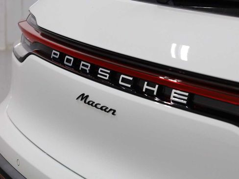 Certified 2026 Porsche Macan AWD/4WD image 8