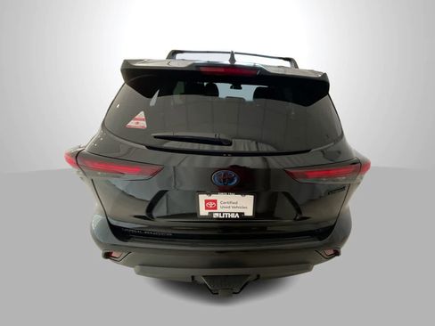 Used 2024 Toyota Highlander LE AWD/4WD image 7
