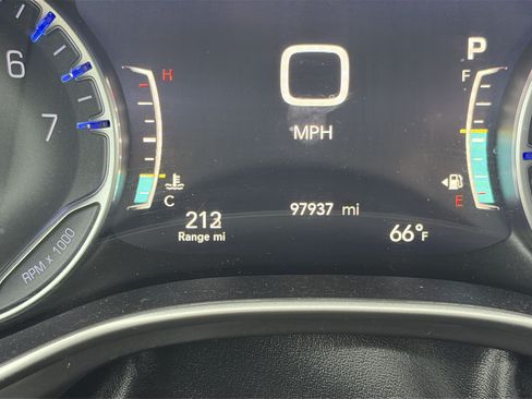 Used 2022 Chrysler Pacifica Touring-L FWD image 25