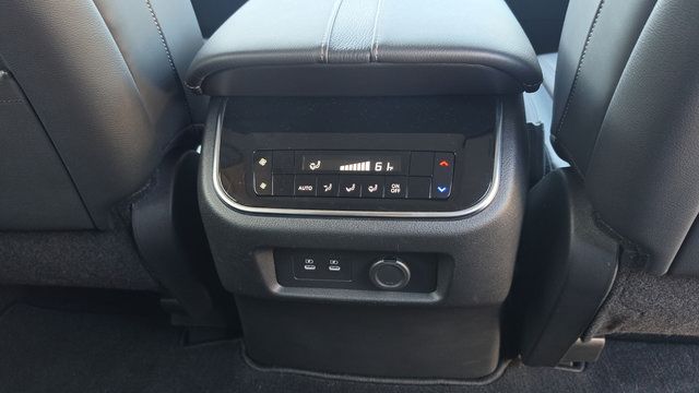 Used 2025 Nissan Armada SV AWD/4WD image 17