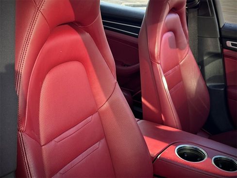 Used 2019 Porsche Panamera 4 image 14