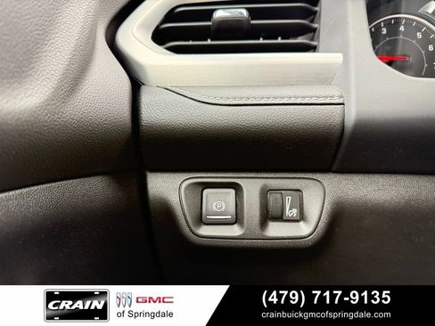 Used 2023 GMC Acadia SLE FWD image 12