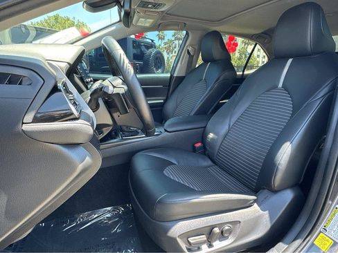 Used 2022 Toyota Camry SE w/ Convenience Package FWD image 8