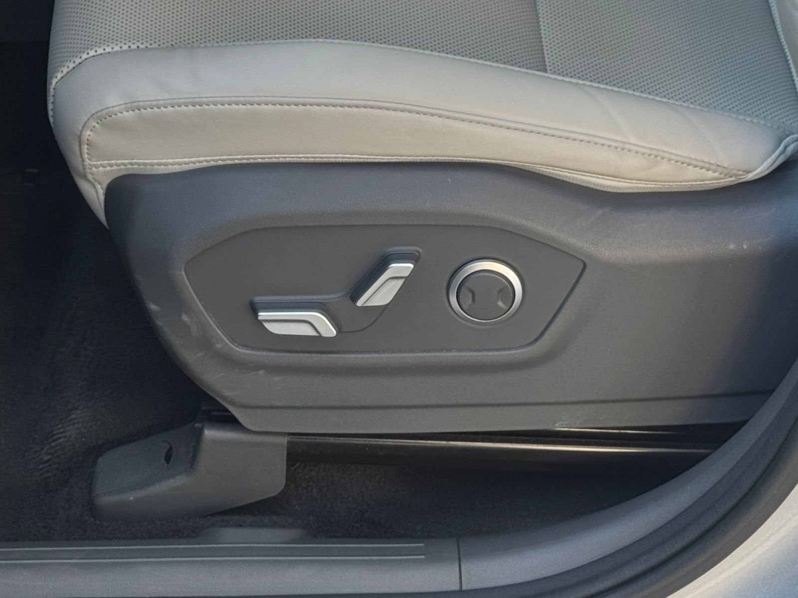 Used 2025 Hyundai Santa Fe SEL AWD/4WD image 21