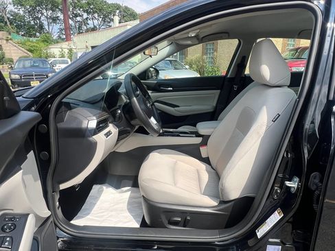 Used 2024 Nissan Altima 2.5 SV FWD image 26