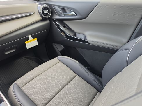 New 2026 Chevrolet Equinox LT w/ Convenience Package II FWD image 21
