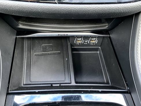 Used 2023 Chrysler Pacifica Limited w/ S Appearance Package image 17