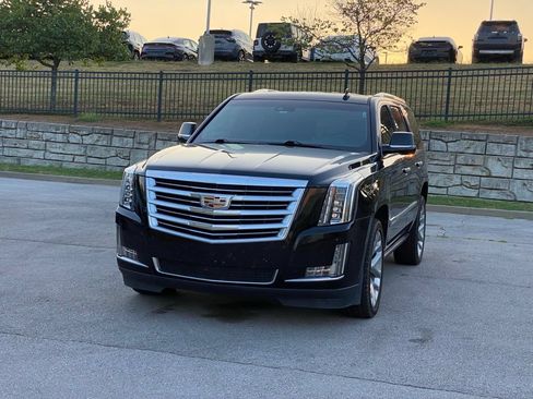 Used 2020 Cadillac Escalade Platinum AWD/4WD image 3