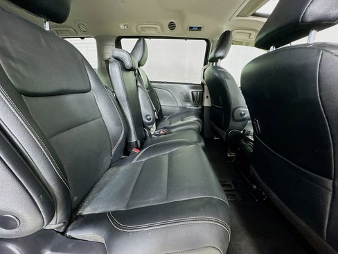 Used 2020 Toyota Sienna SE w/ SE Preferred Package image 36