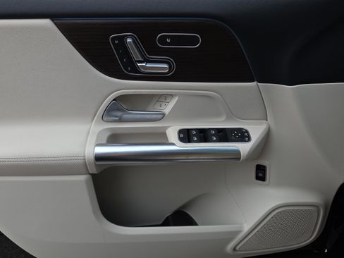 Used 2025 Mercedes-Benz GLA 250 image 31