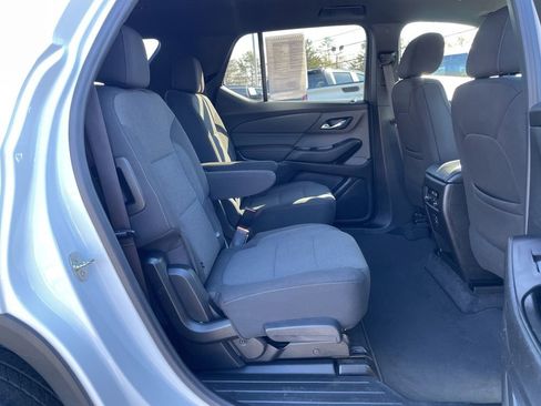 Used 2023 Chevrolet Traverse LT image 36