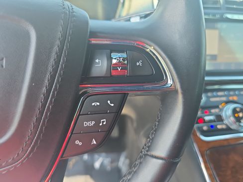 Used 2020 Lincoln Continental w/ Premium Package FWD image 18