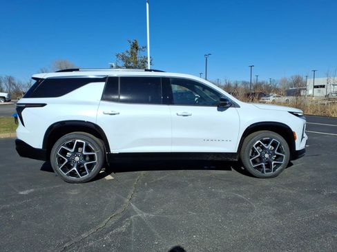 New 2026 Chevrolet Traverse High Country w/ LPO, Floor Liner Package FWD image 19