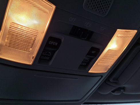 Used 2018 Toyota RAV4 XLE image 24