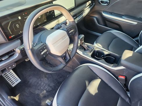 Certified 2025 Kia K4 GT-Line Turbo image 2