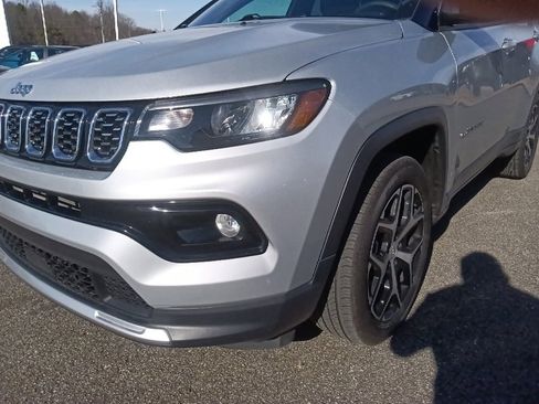 Used 2024 Jeep Compass Limited image 9