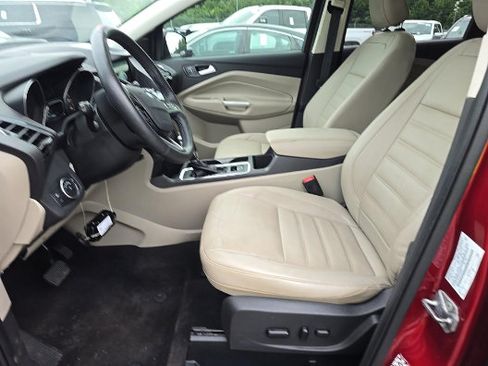 Used 2019 Ford Escape Titanium FWD image 6
