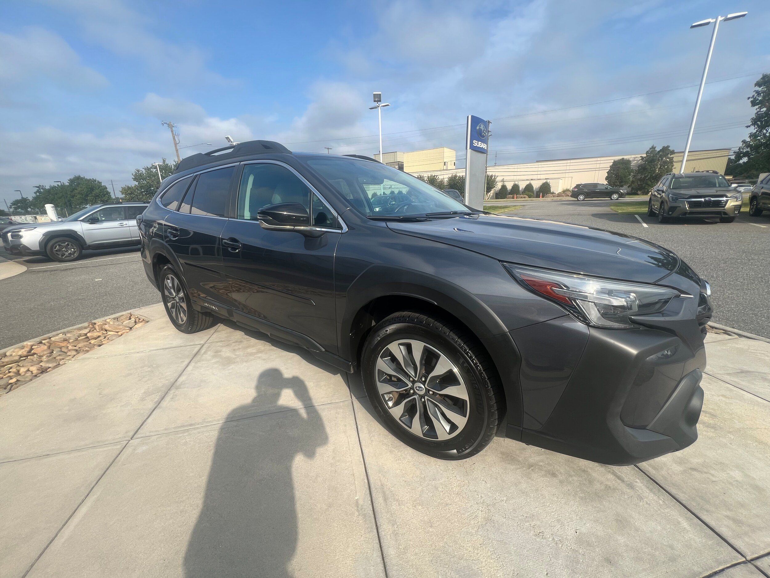 Used 2023 Subaru Outback Limited AWD/4WD image 3