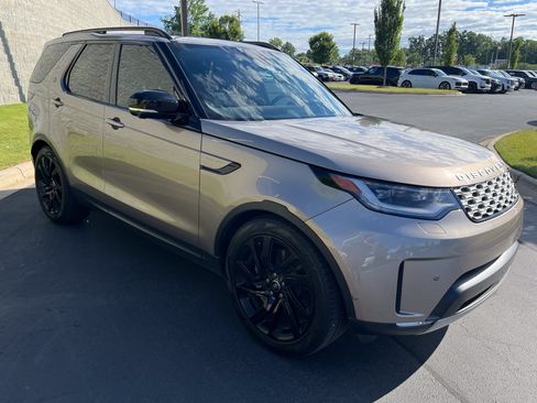 Used 2025 Land Rover Discovery S AWD/4WD image 9
