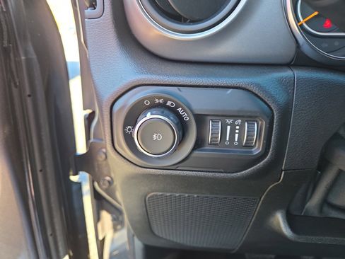 Used 2021 Jeep Wrangler Unlimited Sport image 31