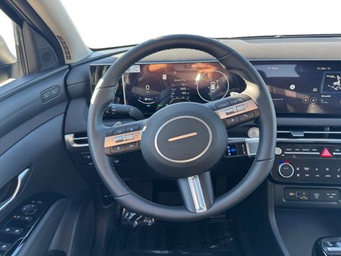 Used 2025 Hyundai Tucson Limited image 12