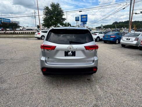 Used 2019 Toyota Highlander XLE FWD image 15