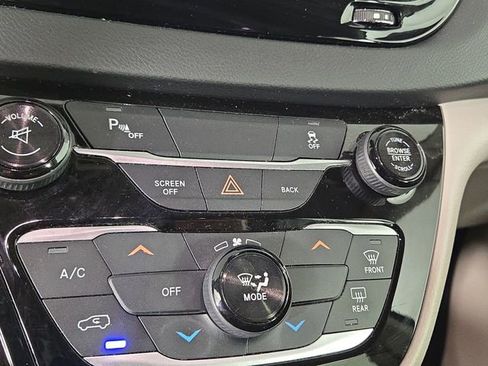 Used 2017 Chrysler Pacifica LX FWD image 20