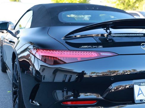 Used 2022 Mercedes-Benz SL 55 AMG 4MATIC image 16