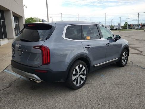 Used 2022 Kia Telluride EX w/ EX Premium Package image 5