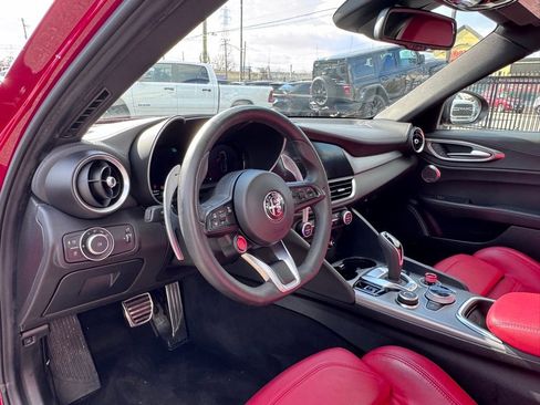 Used 2024 Alfa Romeo Giulia Veloce image 12